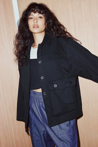 Veste oversized noir à boutons. Fait à Montréal.