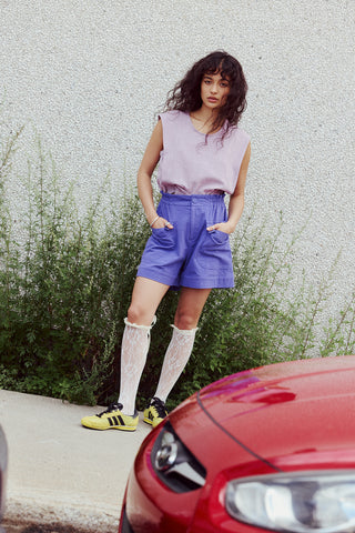 Short taille haute et élastique. 100% coton. Couleur pensée. Fait à Montréal.