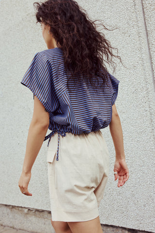 Short taille haute et élastique. 100% coton. Couleur white sand. Fait à Montréal.