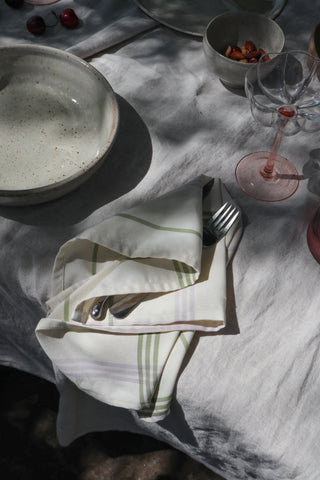 PLAIN NAPKINS