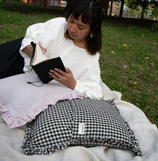 THE FRILL CUSHION