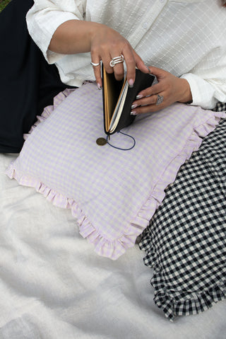 THE FRILL CUSHION