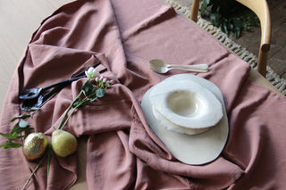 THE PLAIN TABLECLOTH