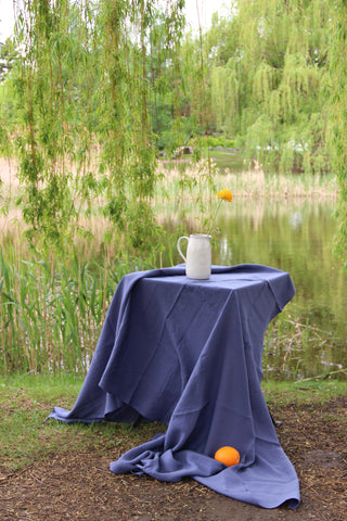 THE PLAIN TABLECLOTH