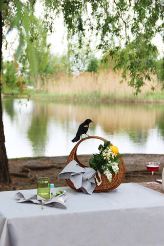 THE PLAIN TABLECLOTH